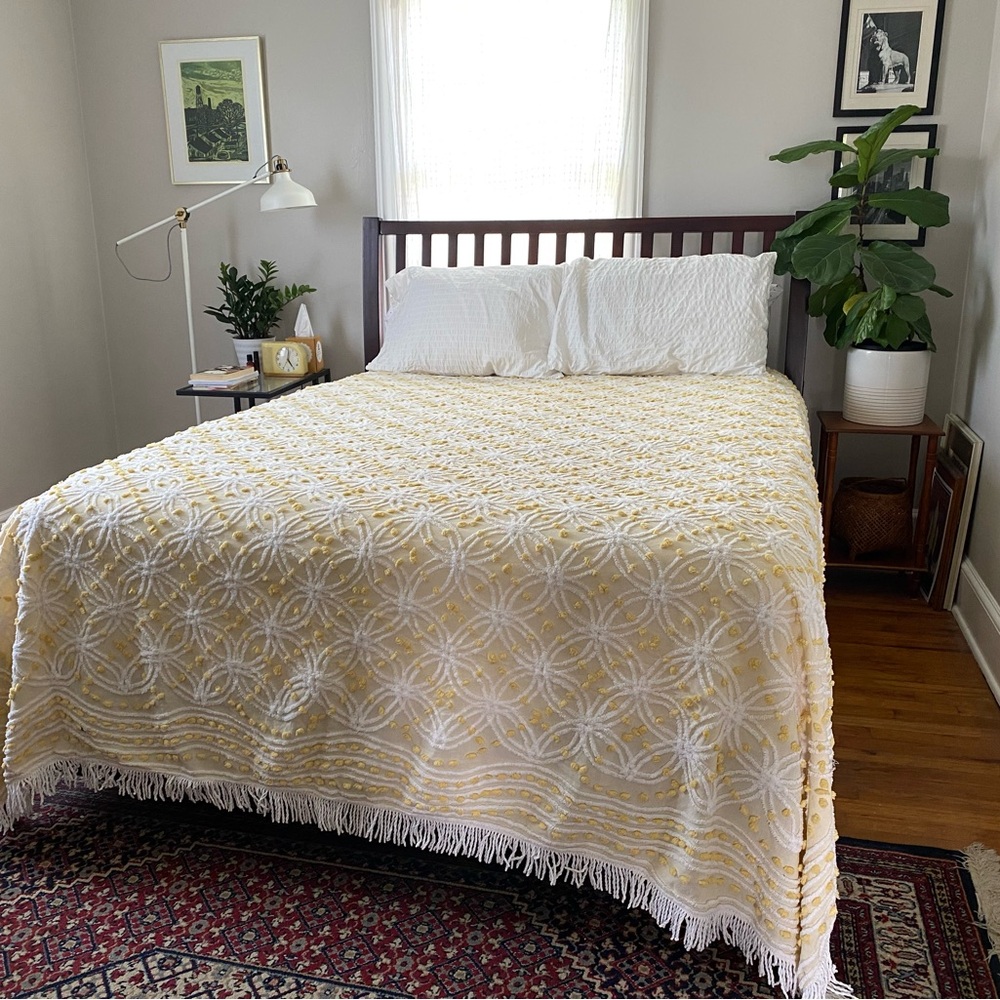 Vintage chenille queen bedspread/coverlet